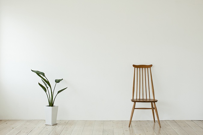 観葉植物と椅子